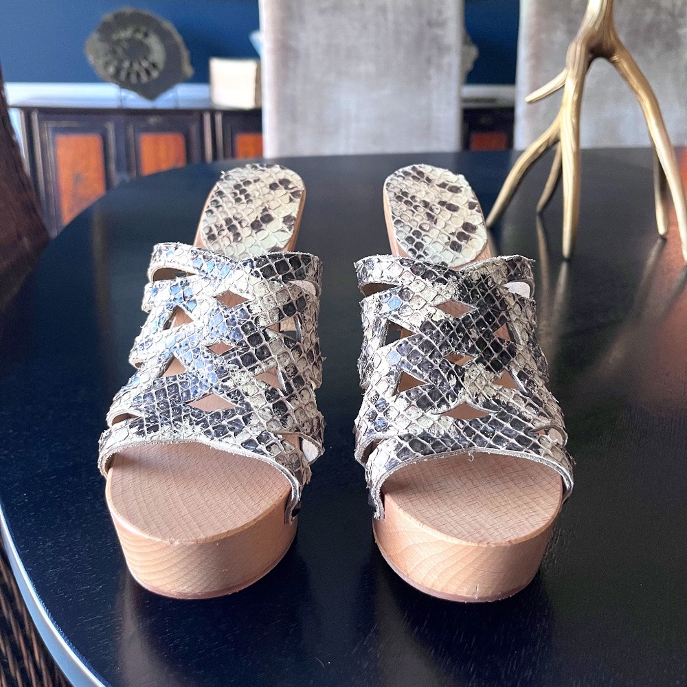 Handmade Snakeskin Heels from Bellagio Italy.  Size 36  (Size 6).  Gorgeous